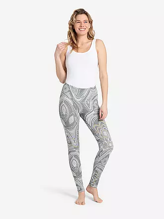 THE SPIRIT OF OM | Yogatight Puja da donna | 